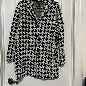 Nina Leonard button blazer